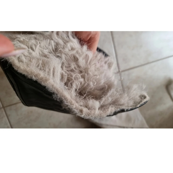 BURBERRY Black Leather Shearling Lined Boots - Picture 3 of 8